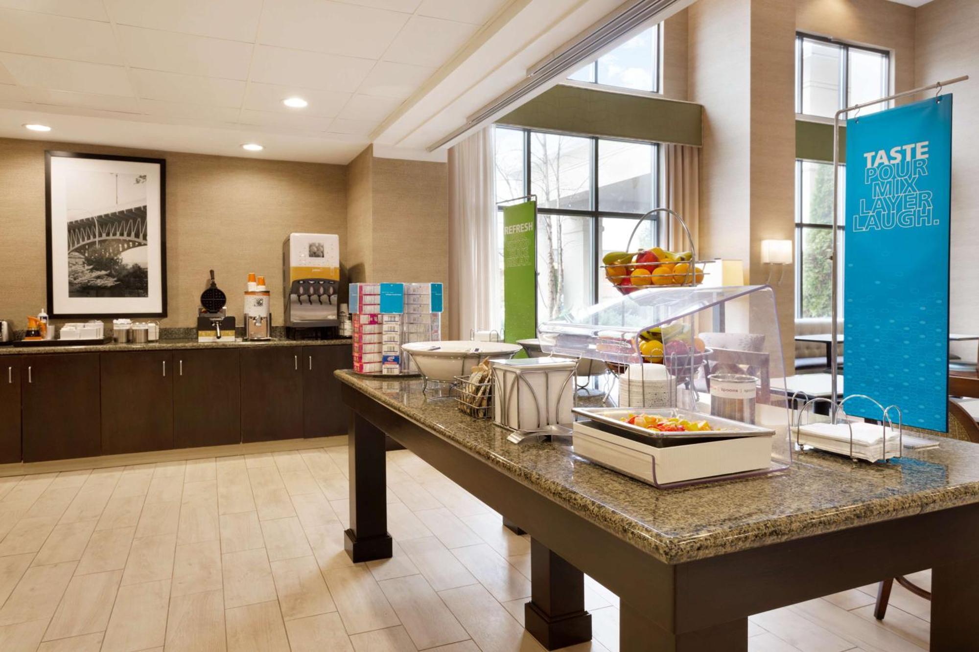 Hampton Inn & Suites Birmingham Airport Area Irondale Екстер'єр фото