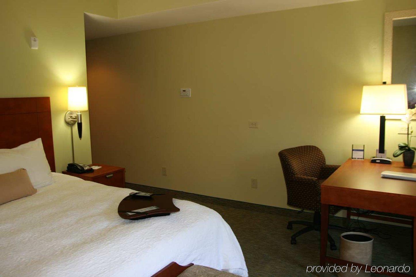 Hampton Inn & Suites Birmingham Airport Area Irondale Номер фото