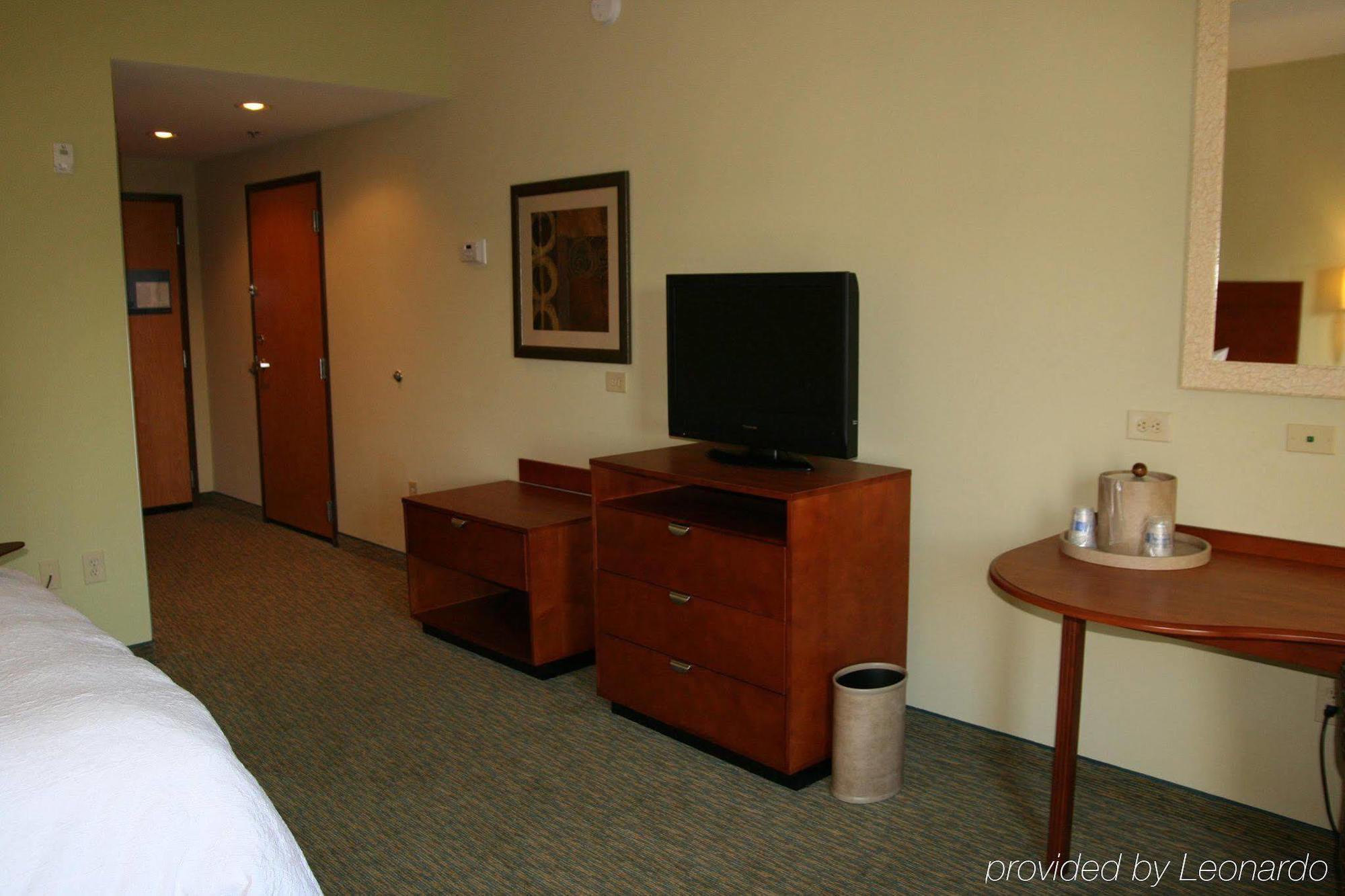Hampton Inn & Suites Birmingham Airport Area Irondale Номер фото