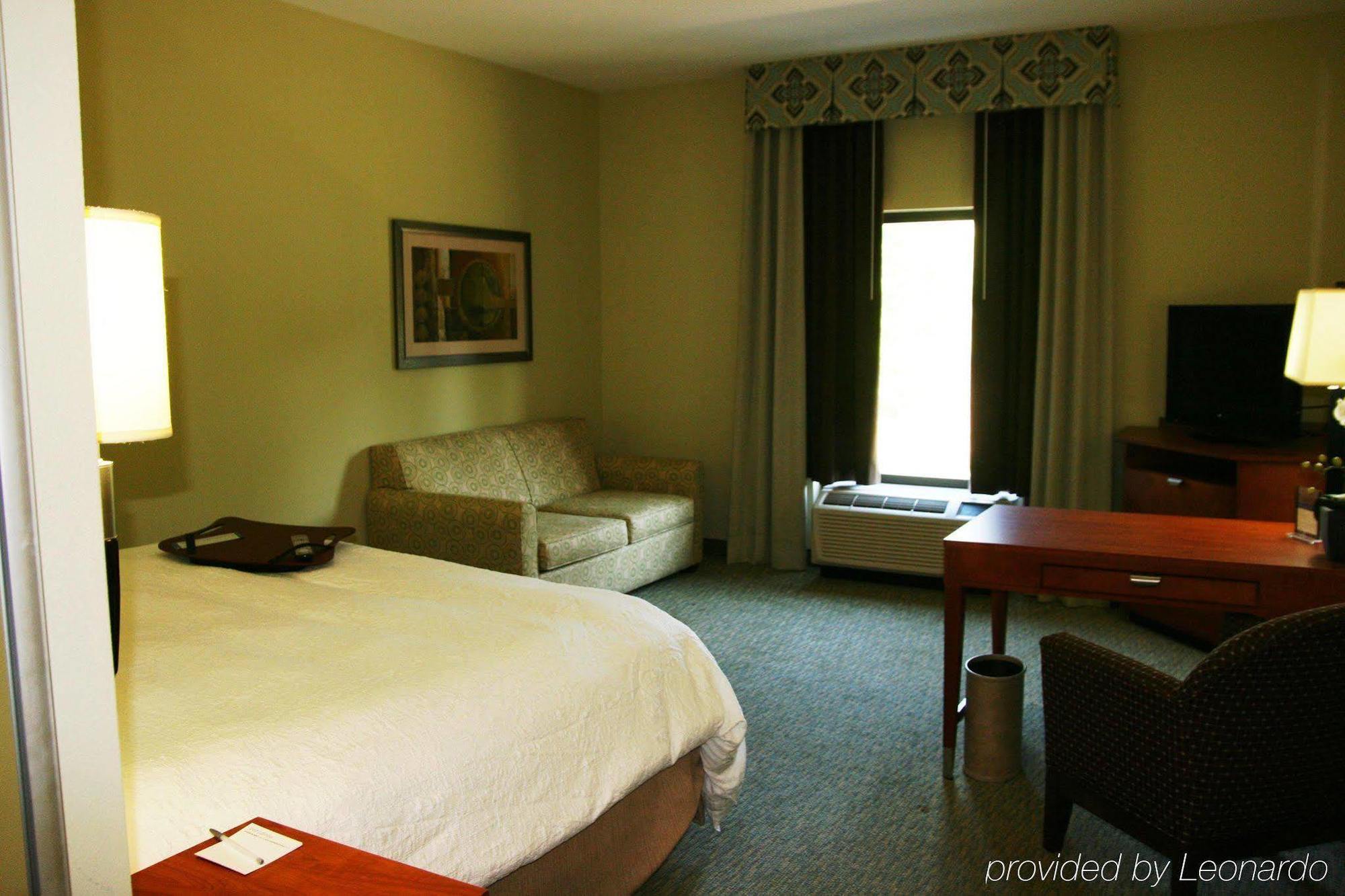 Hampton Inn & Suites Birmingham Airport Area Irondale Номер фото