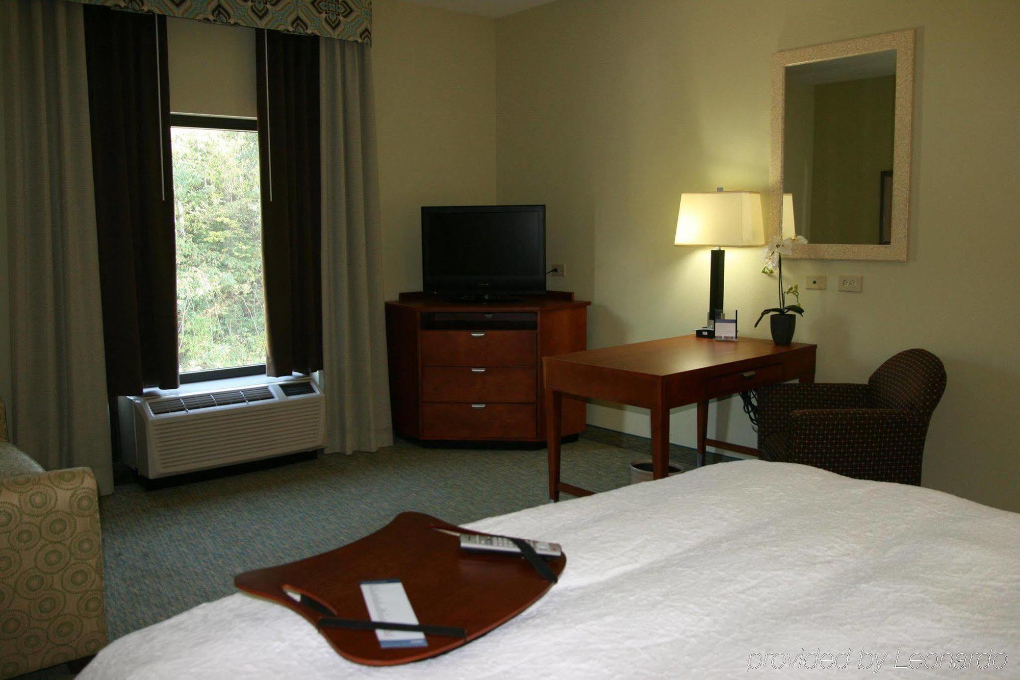 Hampton Inn & Suites Birmingham Airport Area Irondale Номер фото